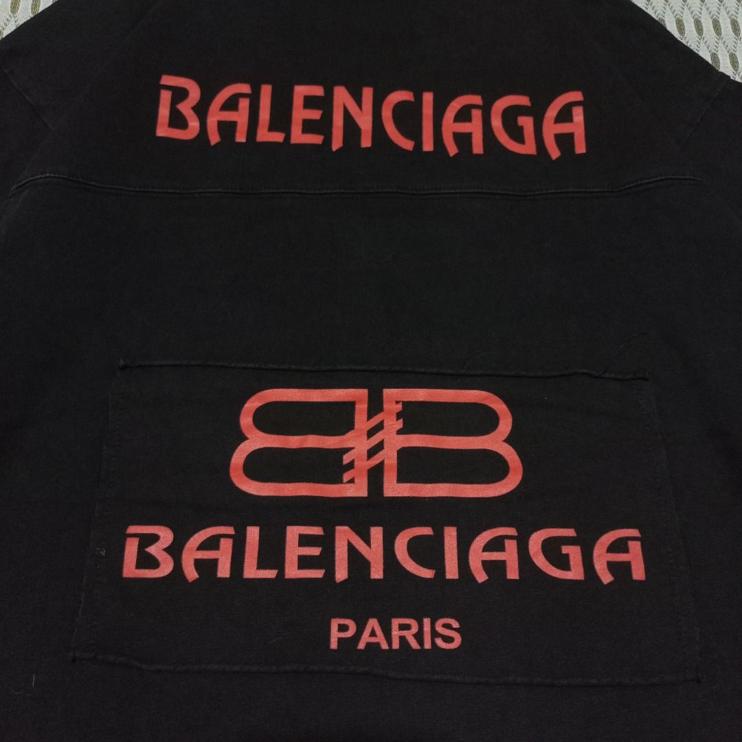 Balenciaga Paris Worldwide (Category: Luxury Apparel) located in General Santos City (Dadiangas). Submitted by collection_9500 (Listing ID 1468478290, Image 2). Description: Balenciaga Paris Worldwide 20 x 26.5 Medium Excellent, super minimal bacon Gensan loc Pm for inquiries All are thrifted items.