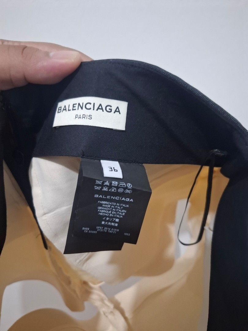 Balenciaga short womens (Category: Shorts) located in Tarlac. Submitted by christopher.24 (Listing ID 1468325979, Image 3). Description: excellent condition legit.