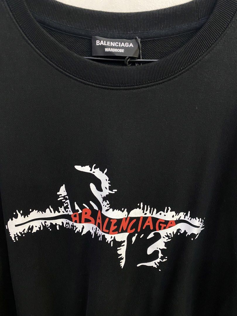 BALENCIAGA SWEATER (Category: Luxury Apparel) located in Baguio. Submitted by lairdegawd_06 (Listing ID 1468461658, Image 2). Description: Dimes-24x29 S-M Excellent condition 10/10 color rate No flaw Complete tags Check photos for more details.