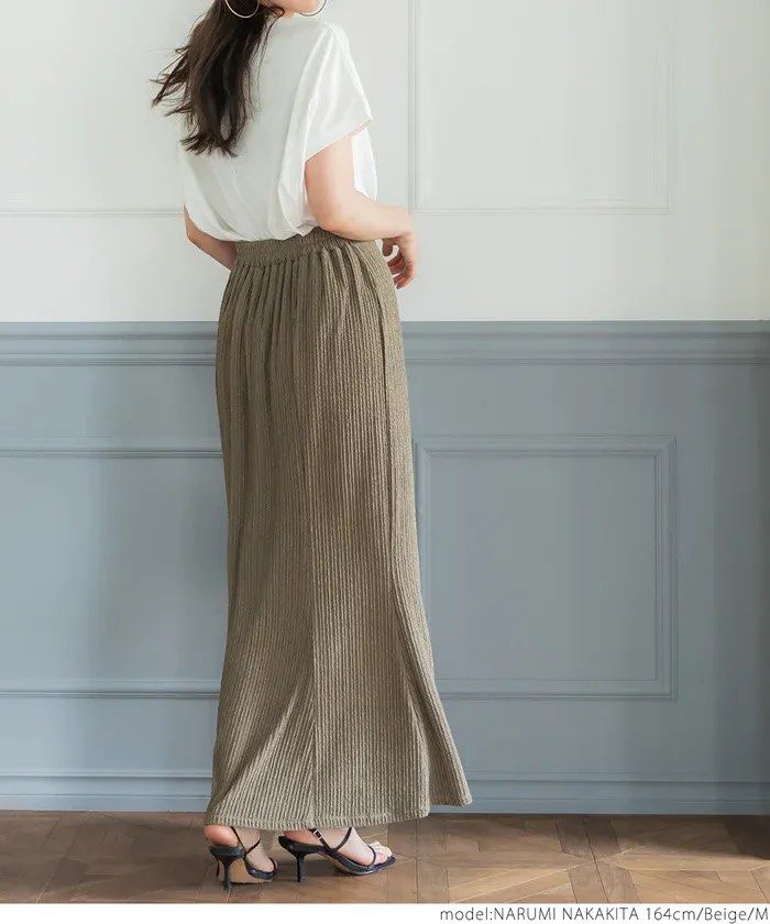 Banananaxx garterized textured long skirt (Category: Skirts) located in Cordova. Submitted by thedecluterrer (Listing ID 1468285173, Image 2). Description: .