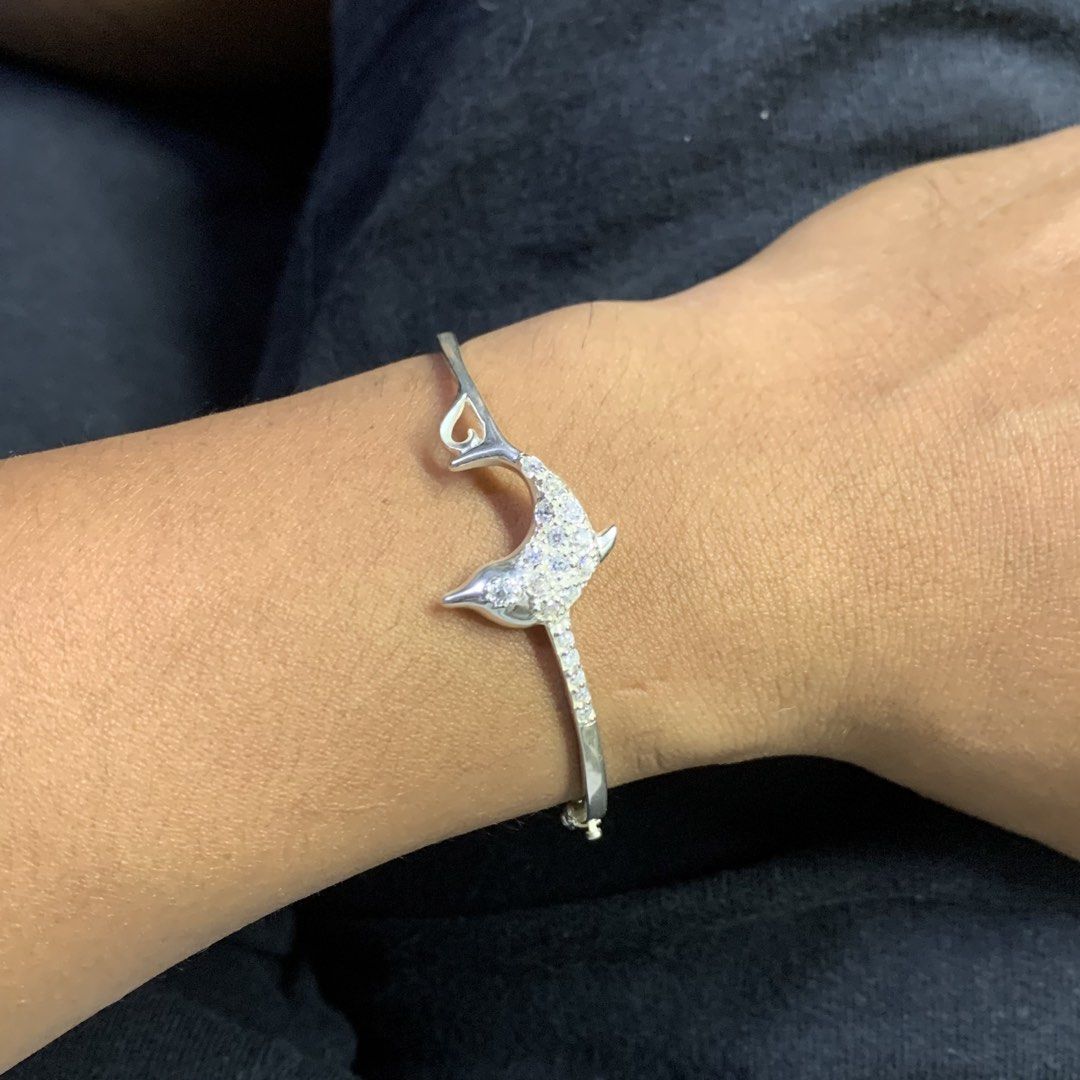 Bangle Dolphin 7inches wrist Size (Category: Body Jewelry) located in Antipolo. Submitted by redwatchmnl (Listing ID 1468341605, Image 2). Description: 7.4grams Size 7 ₱1450 nego slight JNT/LBC/LALAMOVE shipments .