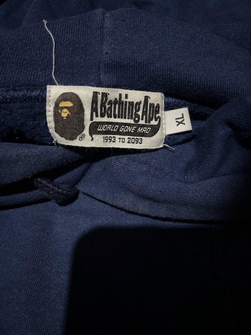 🏷️Bape hoodie jacket (Category: Luxury Apparel) located in Manila. Submitted by angelamaec (Listing ID 1468433184, Image 3). Description: Excellent condition 24x27 sleeve length 26 Add ship.