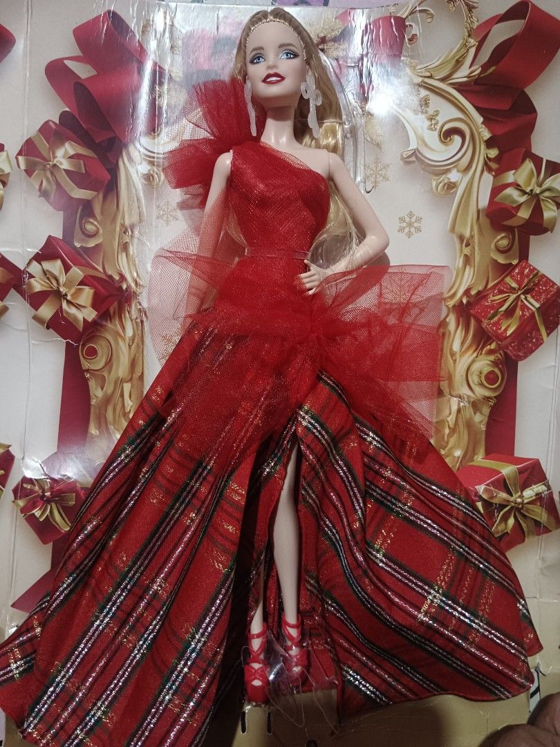 Barbie by mattel (Category: Action & Battle Toys) located in Pasig City. Submitted by rednaxela_rich (Listing ID 1468479758, Image 2). Description: barbie signature 2024 holiday collector doll blonde fashion doll.