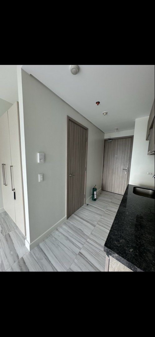 Bare studio unit for sale in Maven South ! (Category: Apartments & Condos) located in Pasig City. Submitted by aris_09173099960 (Listing ID 1468384471, Image 1). Description: Bare studio unit for sale in Maven South at Capitol Commons, located on the 32nd floor with no parking..