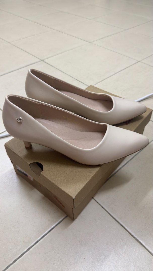 Bata heels (Category: Heels) located in Bandar Labuan. Submitted by hnazlhzl (Listing ID 1468415458, Image 1). Description: come with box . only wear for once .