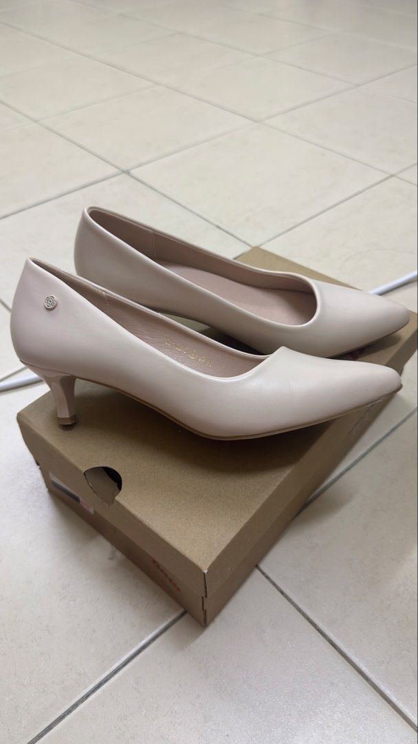 Bata heels (Category: Heels) located in Bandar Labuan. Submitted by hnazlhzl (Listing ID 1468415458, Image 2). Description: come with box . only wear for once .