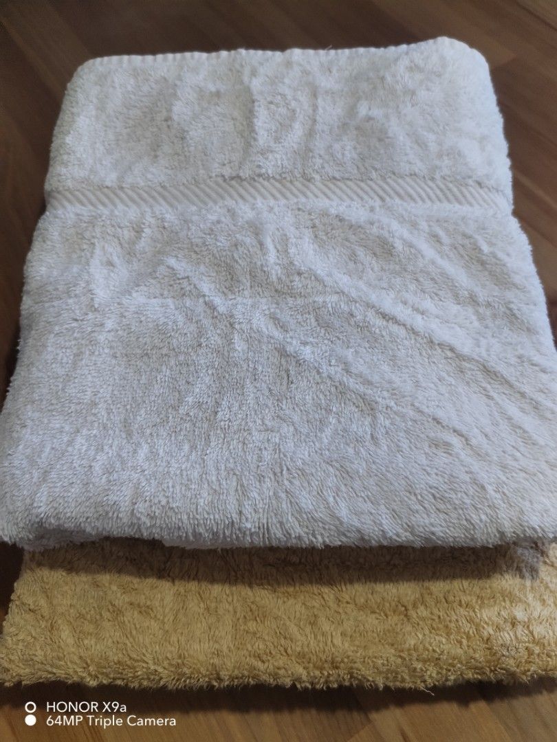 Bath Towels ( Bundle) (Category: Bathroom & Kitchen Fixtures) located in Muntinlupa City. Submitted by arciagamaryann68 (Listing ID 1468342197, Image 2). Description: - Brand: Mainstays - Material: 100% Cotton - Colors: White and Golden Curry (Yellow) with washable last Photo - Type: Solid B - Condition: Well-maintained, soft textured loops for high absorbency - Perfect for daily home use or guest bathrooms.