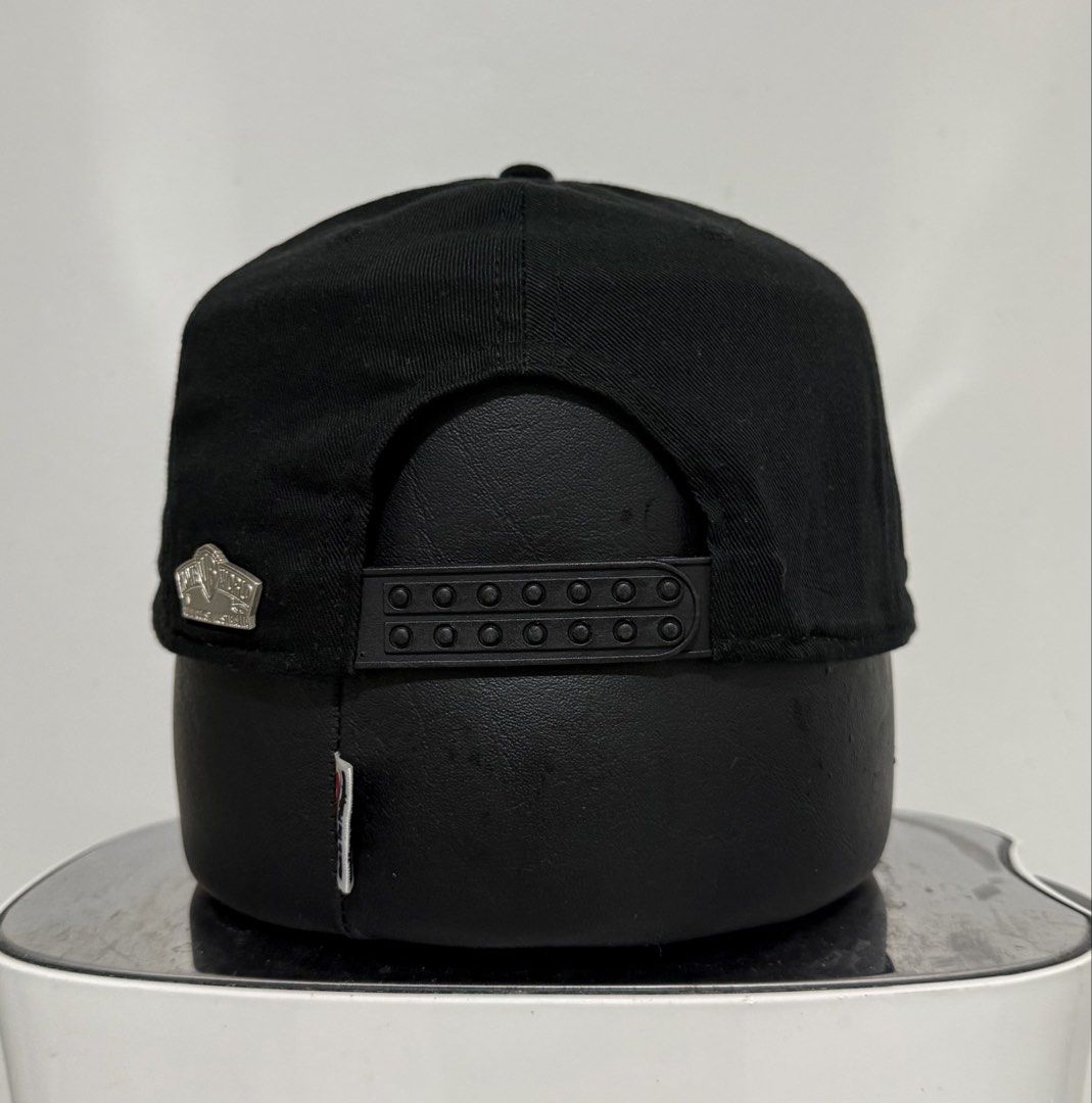 Batman Logo Black Snapback / Baseball Cap (Category: Caps & Hats) located in Naga. Submitted by tiindahunts (Listing ID 1468426293, Image 2). Description: From Dubai box! 2 PCS AVAILABLE.