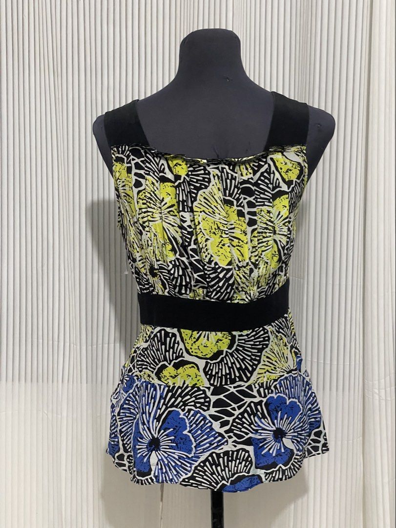 BCBG MAXAZRIA SLEEVELESS TOP (Category: Sleeveless) located in Tuguegarao City. Submitted by ziggerryy (Listing ID 1468423474, Image 3). Description: No flaws. No holes. Can pass as brandnew S-M ‼️PASS TO LOWBALLERS‼️.