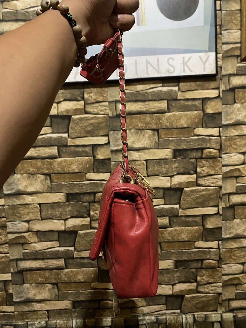 bebe Red Quilted Shoulder Bag with Gold Chain (Category: Luxury Bags & Wallets) located in Caloocan City. Submitted by cleverwater.ba6482 (Listing ID 1468443389, Image 3). Description: - Brand: bebe - Color: Bright red with luxury gold-tone hardware - Design: Classic quilted pattern with front metallic logo clasp - Strap: Gold chain interwoven with red material, featuring a branded shoulder pad - Extras: Cute hanging gold 'bebe' letter charms on 