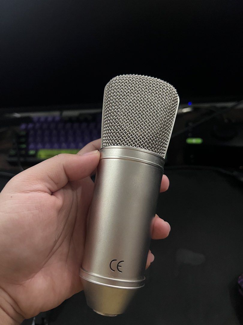 Behringer B-1 Studio Condenser Microphone (Used) (Category: Microphones) located in Quezon City. Submitted by rrzegg (Listing ID 1468402307, Image 2). Description: Excellent budget-friendly, large-diaphragm microphone perfect for home studios, vocals, podcasting, and acoustic instruments. Key Specs & Features * Capsule: Professional 1-inch gold-sputtered large-diaphragm condenser. * Polar Pattern: Cardioid pattern reduces unwanted background and 