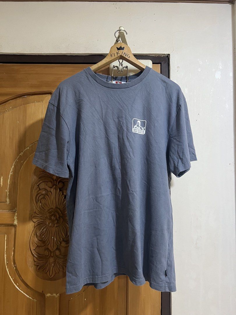 Ben Davis San Francisco CA Graphic T-shirt Grey (Category: Tshirts & Polo Shirts ) located in Valencia. Submitted by thrifttomaniac_1225 (Listing ID 1468302354, Image 1). Description: - Brand: Ben Davis - Color: Grey - Size: Small - Design: Small box logo on chest, large San Francisco bridge graphic on the back - Fit: Standard fit with crew neck and short sleeves - Material: 100% soft cotton - Condition: Excellent / Brand New - Perfect for casual