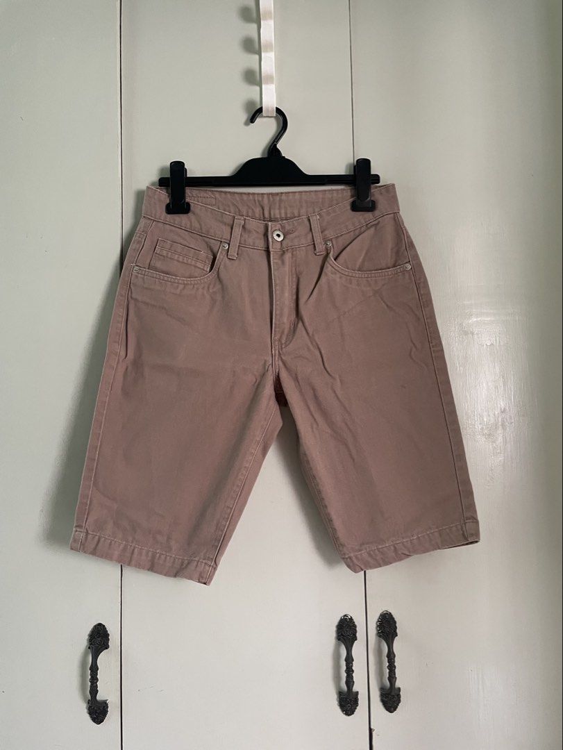 Bench Brown Chinos Shorts (Category: Chinos) located in Tagum. Submitted by declutterflyy (Listing ID 1468335041, Image 1). Description: Size: 30.