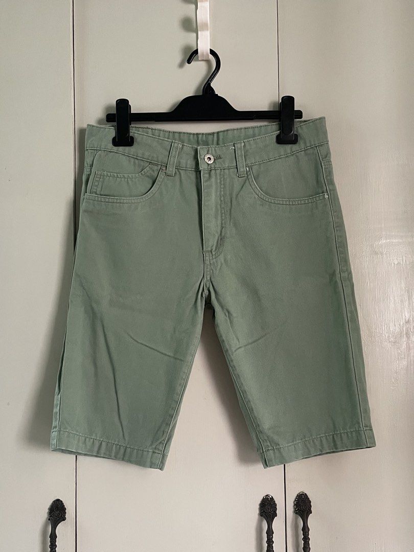 Bench Green Chinos Shorts (Category: Chinos) located in Tagum. Submitted by declutterflyy (Listing ID 1468335042, Image 1). Description: - Condition: Good everyday piece with slight fraying near the pocket stitch and belt loop from past wear - Size: 30.