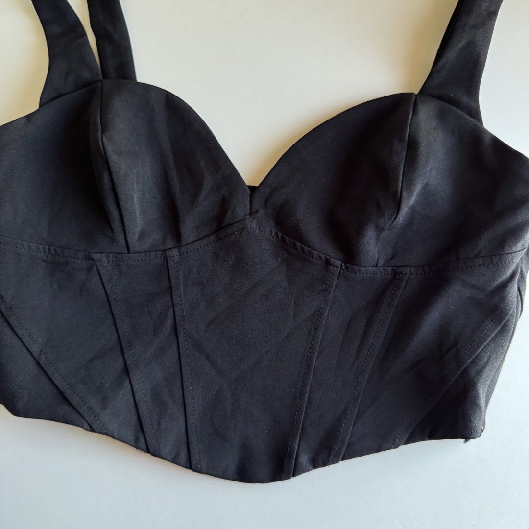 Bershka Black Bustier Crop Top (Category: Sleeveless) located in Santa Rosa. Submitted by ceyllective (Listing ID 1468369013, Image 3). Description: .