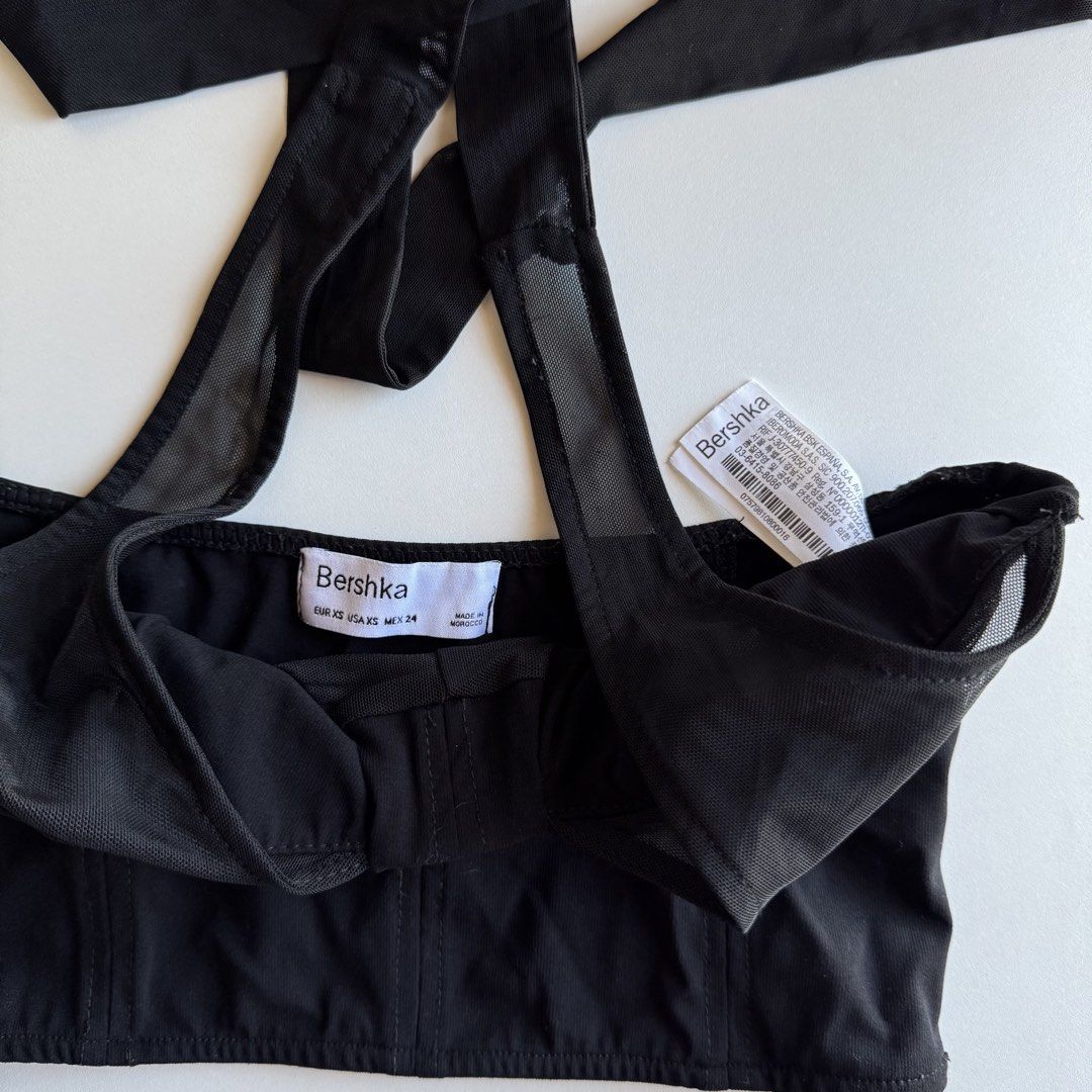 Bershka Black Halter Corset Top (Category: Sleeveless) located in Santa Rosa. Submitted by ceyllective (Listing ID 1468368175, Image 2). Description: .