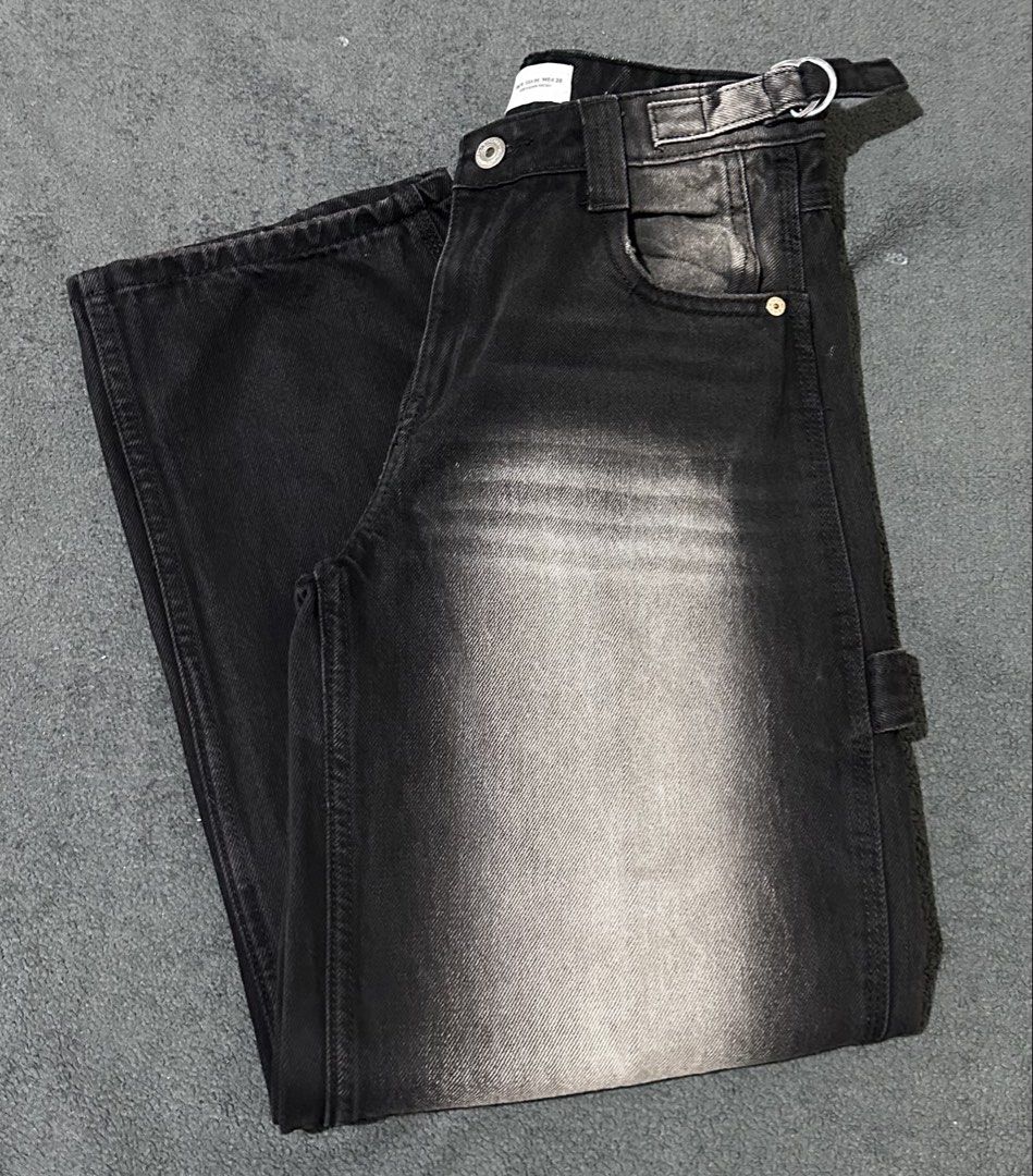 Bershka Carpenter Pants (Category: Jeans) located in Cabanatuan. Submitted by fitsby.el (Listing ID 1468424556, Image 1). Description: size: 26 l: 26.5.