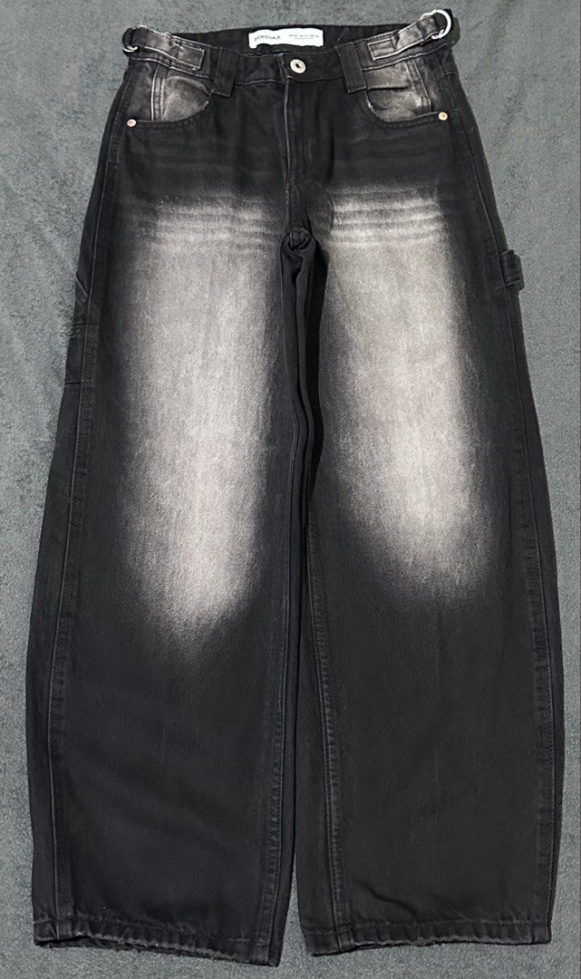 Bershka Carpenter Pants (Category: Jeans) located in Cabanatuan. Submitted by fitsby.el (Listing ID 1468424556, Image 2). Description: size: 26 l: 26.5.