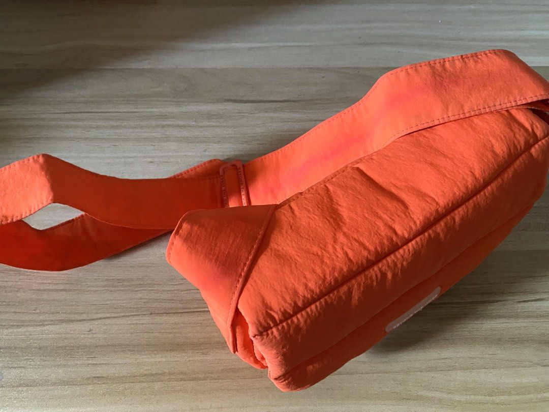 Beyond the Vines Poofy Bag (Category: Shoulder Bags) located in Quezon City. Submitted by kimcasilla09715 (Listing ID 1468353168, Image 3). Description: Barely Used Good Condition.