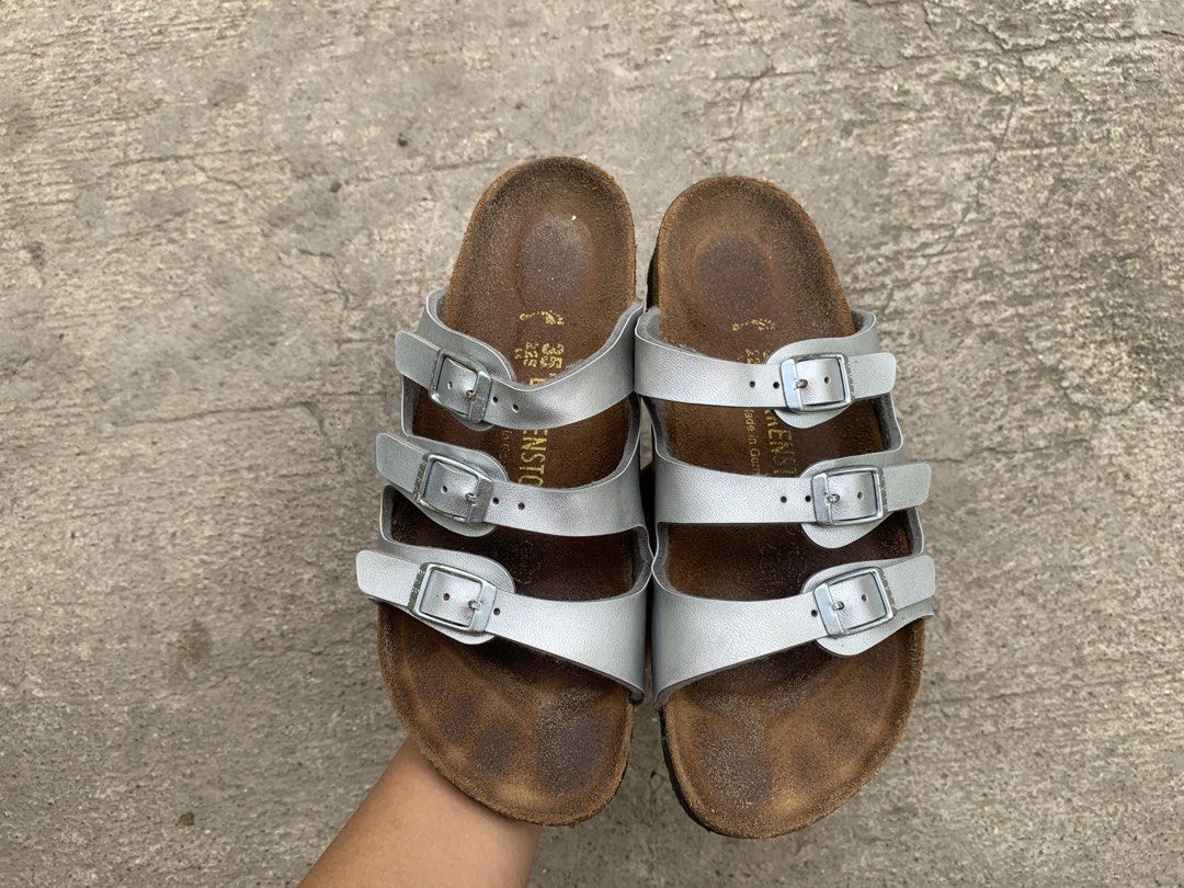 Birkenstock (Category: Flats & Sandals) located in Sibulan. Submitted by sharlyngra11287 (Listing ID 1468302557, Image 3). Description: Mine: 1,300 pesos🍀 Brand: Birkenstock Size: 35 Condition: Super minimal sign of usage and may super kaunti stain hindi halata💗🎀.