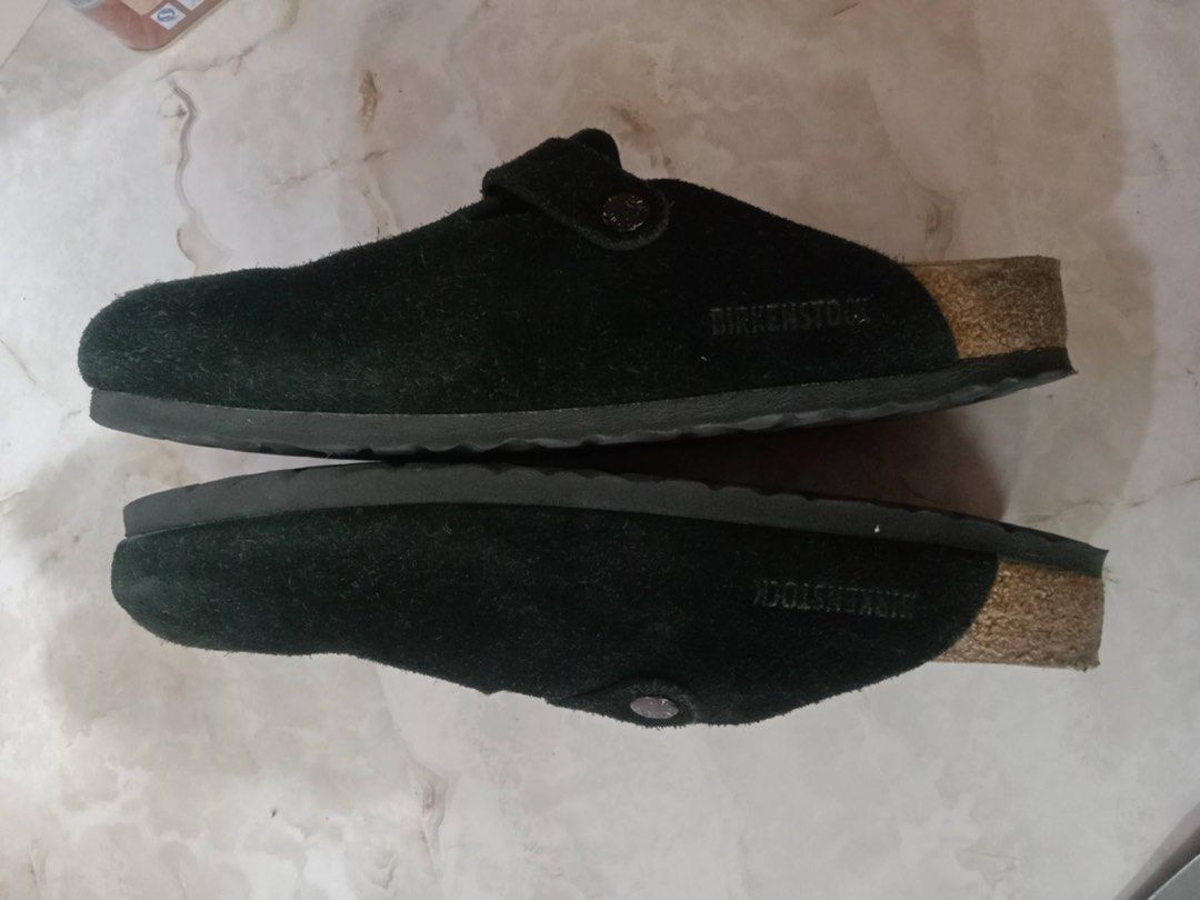 Birkenstock Boston Black Suede (Category: Slippers & Slides) located in Muntinlupa City. Submitted by ybmcloset2230 (Listing ID 1468307488, Image 2). Description: Model: Birkenstock Boston — Black Suede with Soft Footbed ✅ Size: EU 40 | 260 cm (Regular fit) Material: Premium suede leather + classic cork footbed.