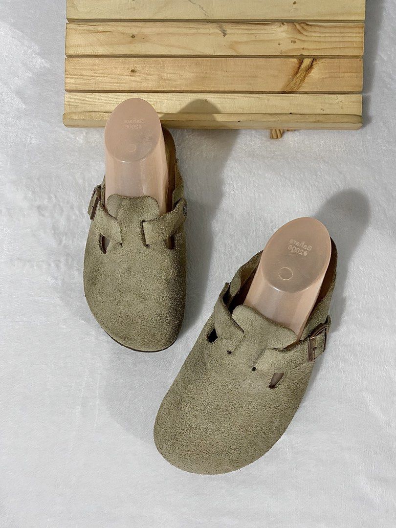 birkenstock boston clogs (Category: Slippers and slides) located in Bulacan. Submitted by parapapa (Listing ID 1468393536, Image 1). Description: 37 / 24cm 8/10 condition need cleaning.