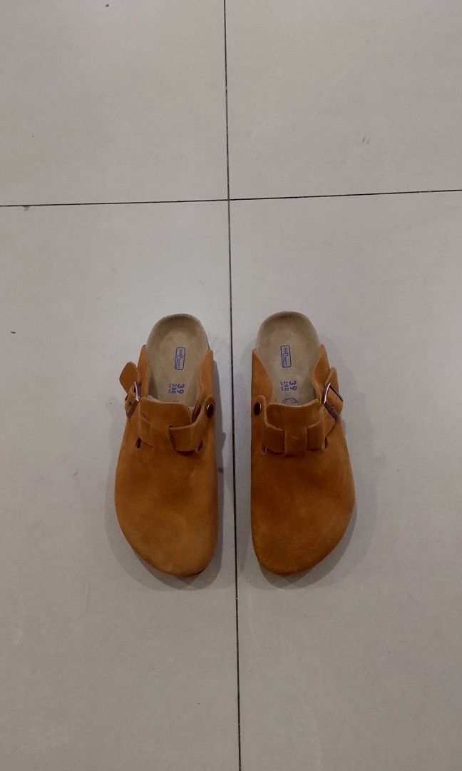 BIRKENSTOCK CLOGS SUEDE (Category: Slippers and slides) located in Iloilo. Submitted by skerittt (Listing ID 1468361342, Image 1). Description: BIRKENSTOCK CLOGS SUEDE SIZE 39 NO FLAWS.