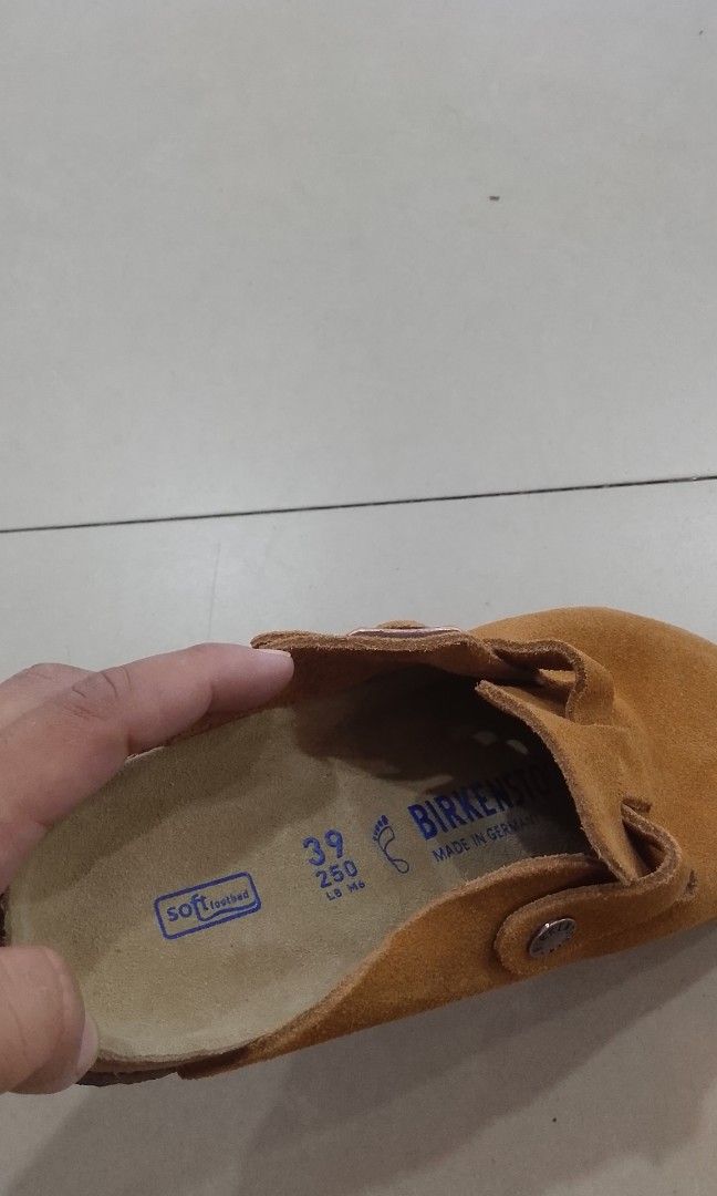 BIRKENSTOCK CLOGS SUEDE (Category: Slippers and slides) located in Iloilo. Submitted by skerittt (Listing ID 1468361342, Image 2). Description: BIRKENSTOCK CLOGS SUEDE SIZE 39 NO FLAWS.