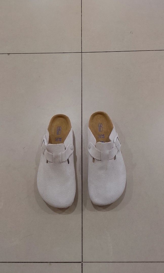 BIRKENSTOCK CLOGS SUEDE (Category: Slippers and slides) located in Iloilo. Submitted by skerittt (Listing ID 1468433154, Image 1). Description: BIRKENSTOCK CLOGS SUEDE SIZE 37 NO FLAWS.