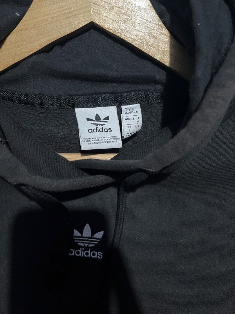 black Adidas Originals Adicolor Essentials (Category: Coats, Jackets and Outerwear) located in City of Isabela. Submitted by ibzagga (Listing ID 1468462174, Image 3). Description: 25width 24length.