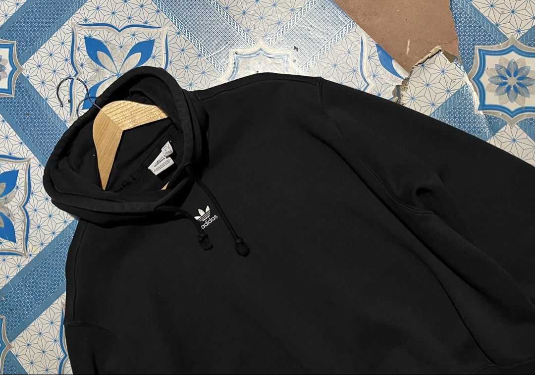 black Adidas Originals Adicolor Essentials (Category: Coats, Jackets and Outerwear) located in City of Isabela. Submitted by ibzagga (Listing ID 1468462174, Image 2). Description: 25width 24length.