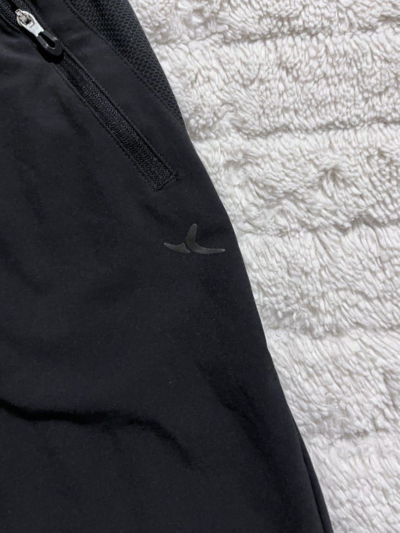 Black Athletic Shorts with Zipper Pockets (Category: Babies & Kids Fashion) located in Manila. Submitted by kiks_secret_room (Listing ID 1468381539, Image 2). Description: - Color: Black - Features: Zip pockets on both sides, breathable mesh side panels, and side slits at the hem for easy movement - Waistband: Elastic - Measurements: ~14 inches flat across (waist), ~19 inches (length) - Condition: Clean, ready to wear for workouts or running.