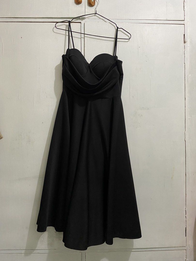 Black Dress (Category: Evening dresses & gowns) located in Manila. Submitted by kiyanapulin (Listing ID 1468287450, Image 2). Description: High quality Dress I bought online for my prom. RFS: Does not fit with me anymore.
