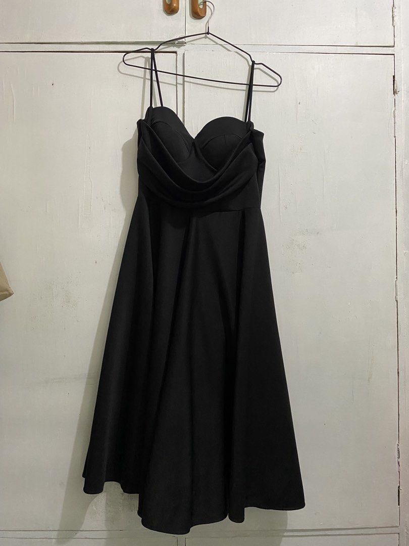 Black Dress (Category: Evening dresses & gowns) located in Manila. Submitted by kiyanapulin (Listing ID 1468287450, Image 3). Description: High quality Dress I bought online for my prom. RFS: Does not fit with me anymore.
