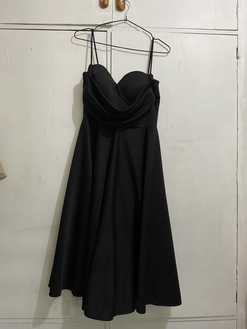 Black Dress (Category: Evening dresses & gowns) located in Manila. Submitted by kiyanapulin (Listing ID 1468287450, Image 1). Description: High quality Dress I bought online for my prom. RFS: Does not fit with me anymore.