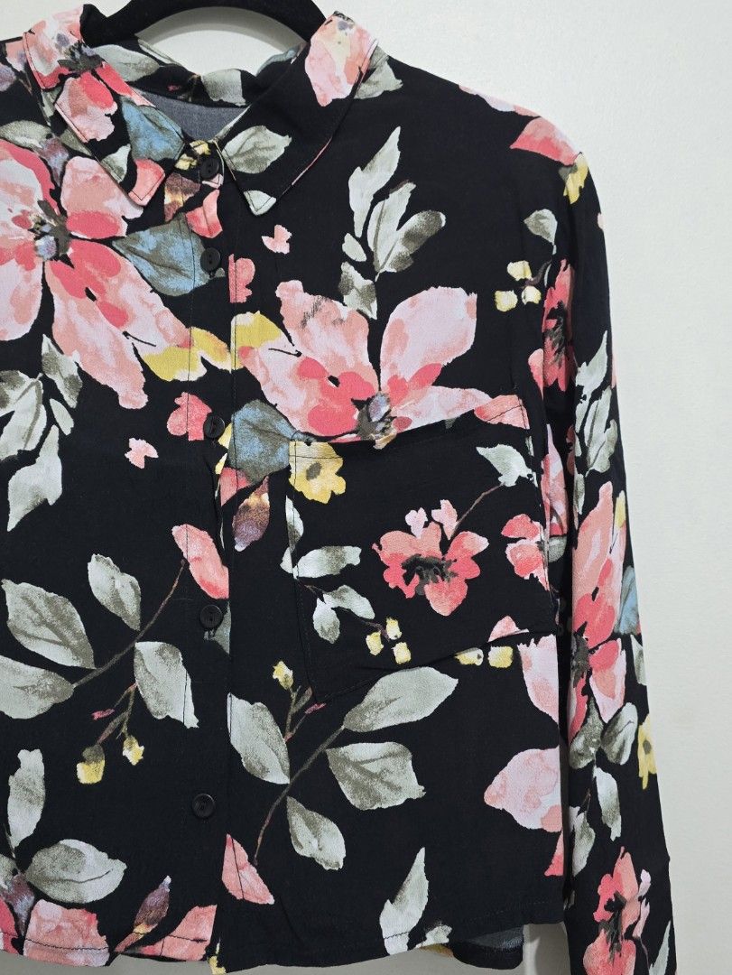 Black Floral Long Sleeve Button Down Blouse (Category: Longsleeves) located in Las Pinas. Submitted by monmonish (Listing ID 1468343084, Image 3). Description: Small-Medium With 1 pocket in front With 1 minor flaw in front button Shoulder 17” Bust 40” Length 19” Crepe/Chiffon Fabric With minor flaw, see picture.