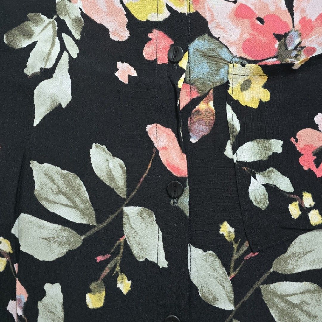 Black Floral Long Sleeve Button Down Blouse (Category: Longsleeves) located in Las Pinas. Submitted by monmonish (Listing ID 1468343084, Image 2). Description: Small-Medium With 1 pocket in front With 1 minor flaw in front button Shoulder 17” Bust 40” Length 19” Crepe/Chiffon Fabric With minor flaw, see picture.