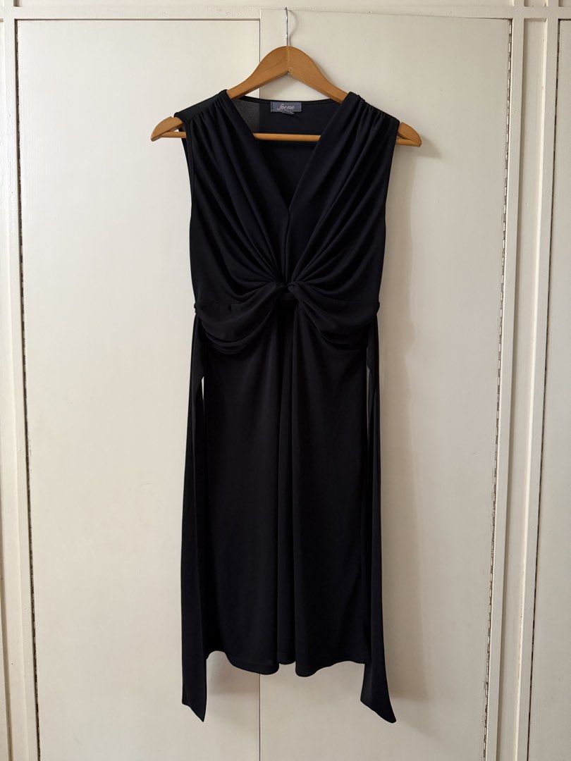 black flowy tie dress (Category: Dresses) located in Cabanatuan. Submitted by brokegirlwholovesclothes (Listing ID 1468437420, Image 1). Description: - waist up to 31", length 37.5" - comfy and flowy material .