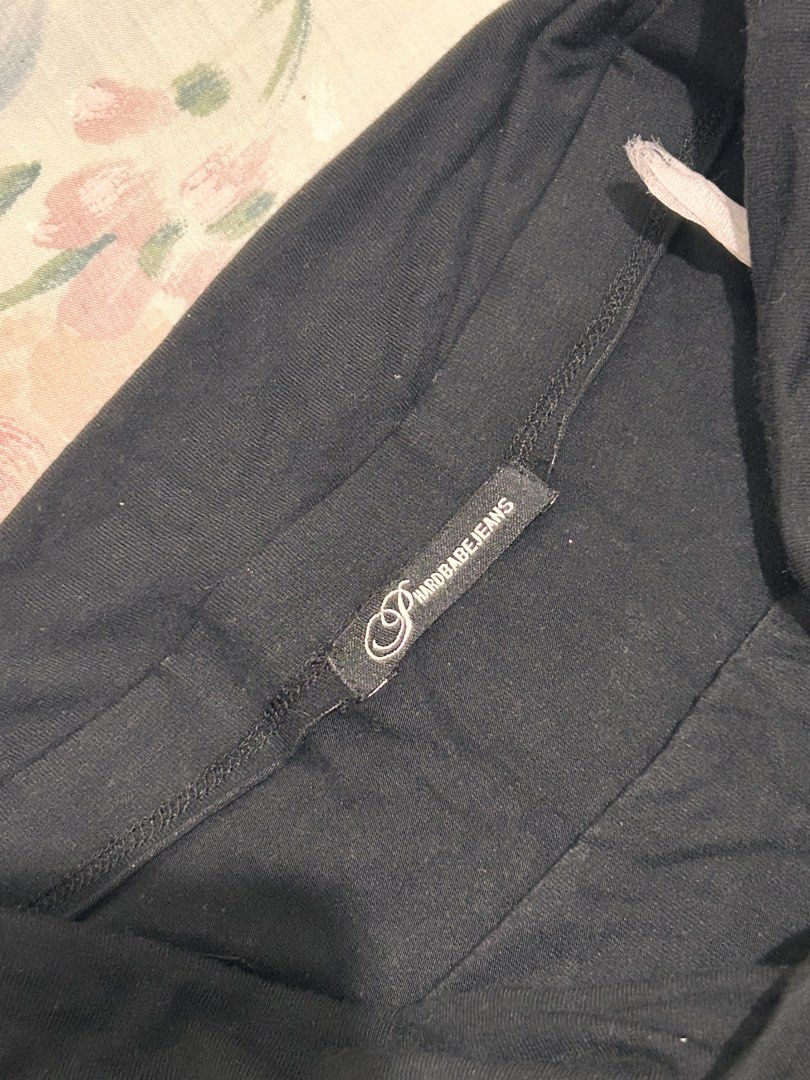 Black Foldover Layered Mini Skirt (Category: Skirts) located in Pinamalayan. Submitted by _dragonfly (Listing ID 1468376914, Image 2). Description: 🪡 size: S-M.