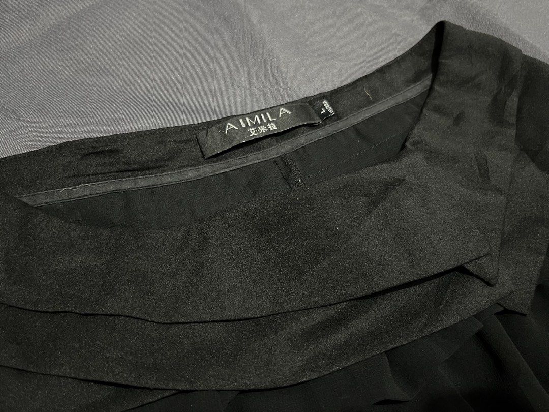 Black Layered Ruffle Skort (Category: Skirts) located in Quezon City. Submitted by ayapiaya (Listing ID 1468317213, Image 2). Description: W: 29-30 L: 12 - Brand/Model: AIMILA black layered ruffle skort - Size: L (tagged 165/88A) - Design: Multi-tiered ruffle front for a stylish look - Comfort: Built-in shorts underneath for extra coverage - Closure: Side zipper - Material: Smooth, lightweight, and versatile.