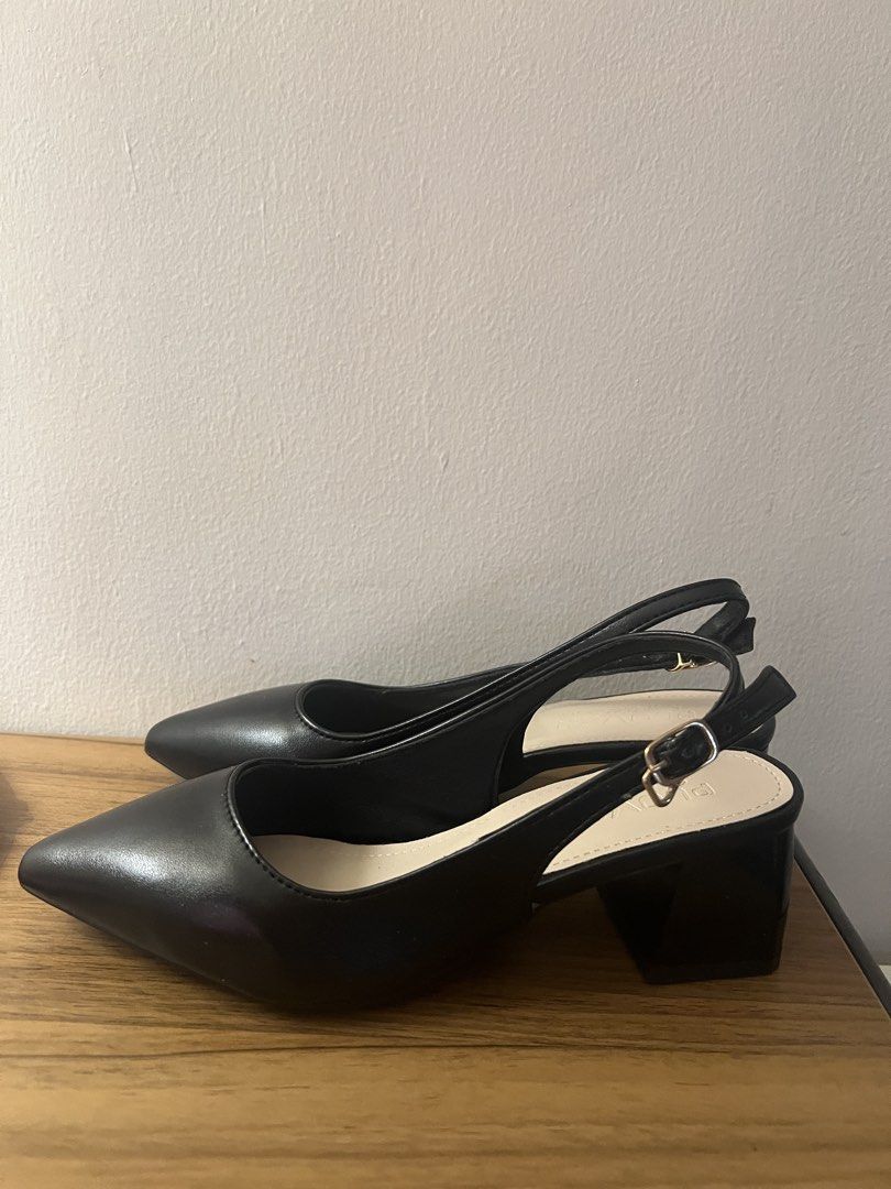 Black leather kitten heels block heels pointed toe (Category: Heels) located in Quezon City. Submitted by francisella69 (Listing ID 1468454374, Image 2). Description: .