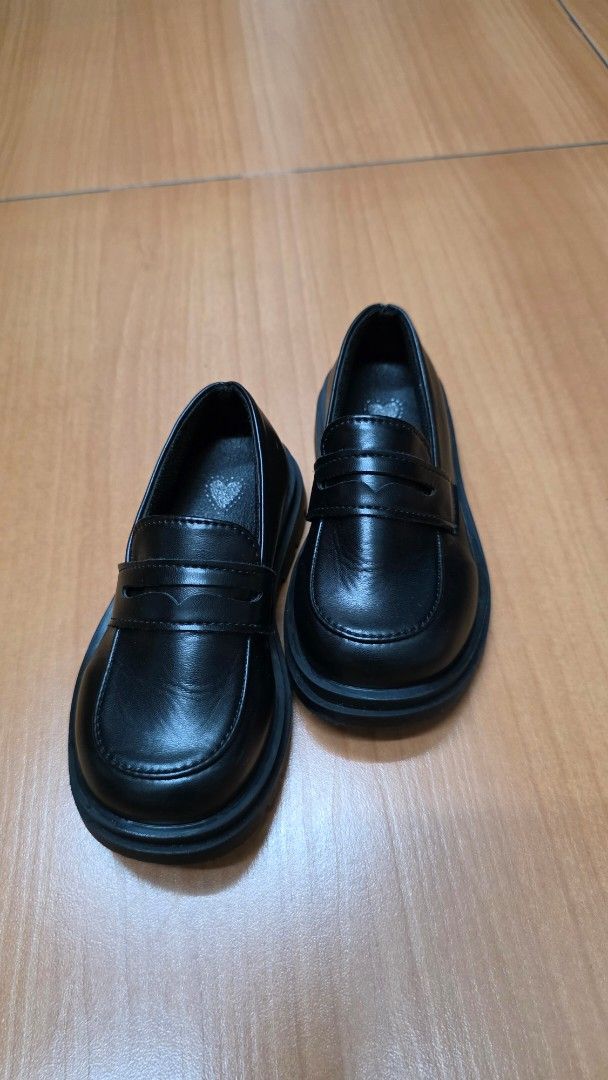 Black Loafers (15cm) (Category: Babies & Kids Fashion) located in Rizal. Submitted by dainsb (Listing ID 1468451653, Image 1). Description: • Used once 📍 Lower Antipolo near Sta. Lucia Mall Pickup or delivery via Grab/Lalamove (c/o buyer).