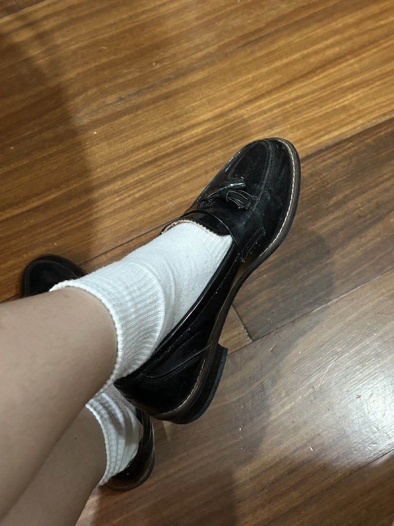 Black Loafers (Category: Loafers) located in Marikina City. Submitted by naiomeww (Listing ID 1468454297, Image 3). Description: 🍥 size: 35-35.5 🍥 1.5 inch heel ————————————- 🩷 perf for shoe rotation! 🩷 bought it here sa carousell as well 🩷 made in korea 🩷 no flaws sa shoe & comfortable to wear.