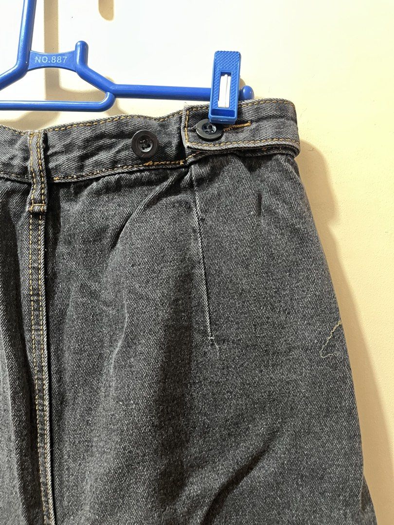 Black long denim skirt (Category: Skirts) located in Manila. Submitted by aiyuan17 (Listing ID 1468365947, Image 2). Description: Black long denim skirt Waist: 23-26 inches Length: 29 inches With a slit at the back Adjustable waist button .