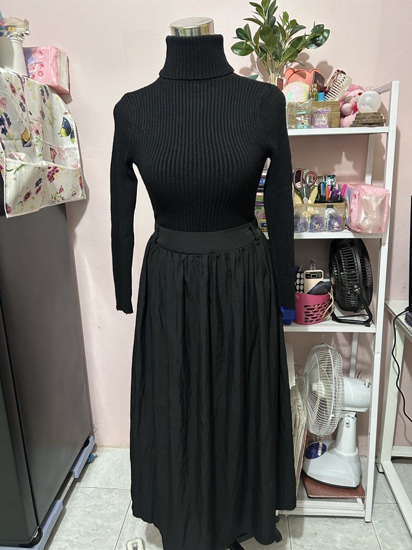 Black long Skirt (Category: Dresses) located in Makati City. Submitted by aizy_sell (Listing ID 1468355062, Image 1). Description: - Color: Solid black Can fit medium to large Stretchable.
