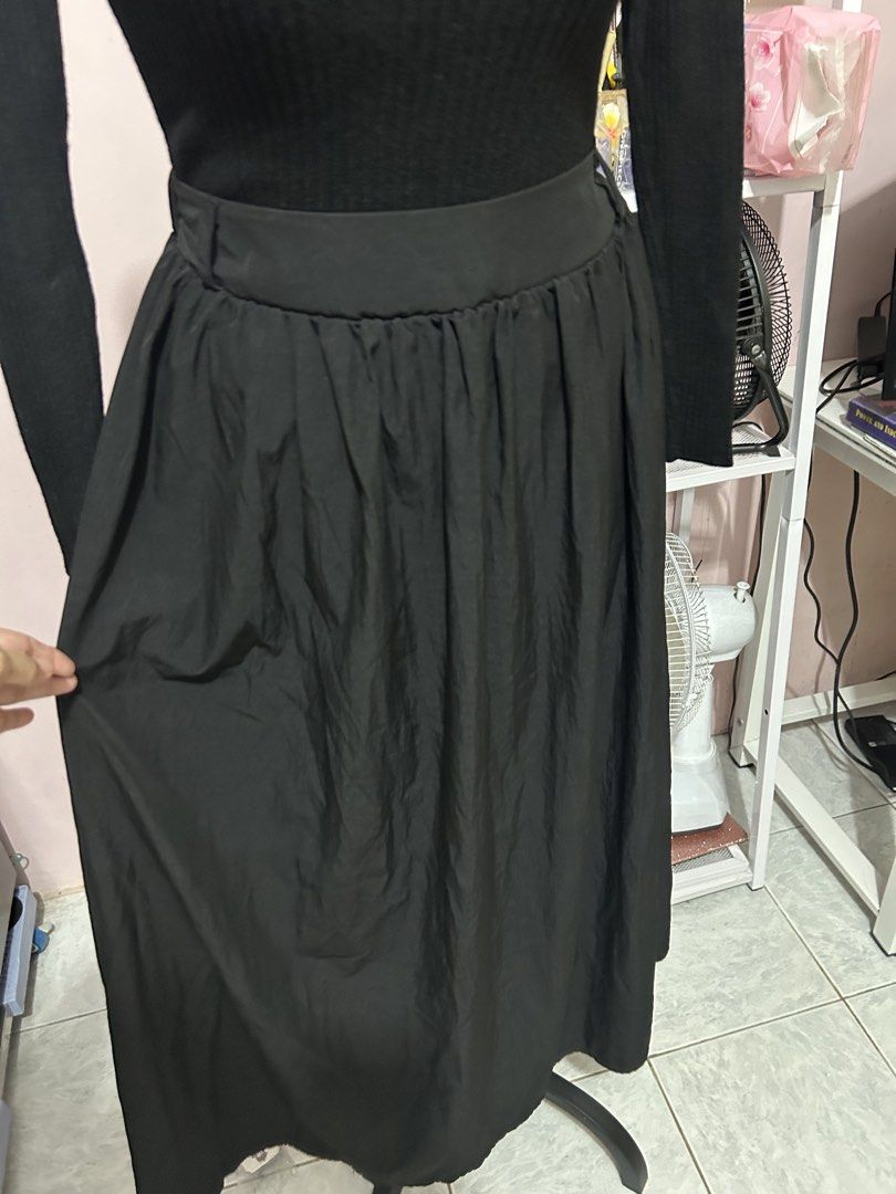 Black long Skirt (Category: Dresses) located in Makati City. Submitted by aizy_sell (Listing ID 1468355062, Image 3). Description: - Color: Solid black Can fit medium to large Stretchable.