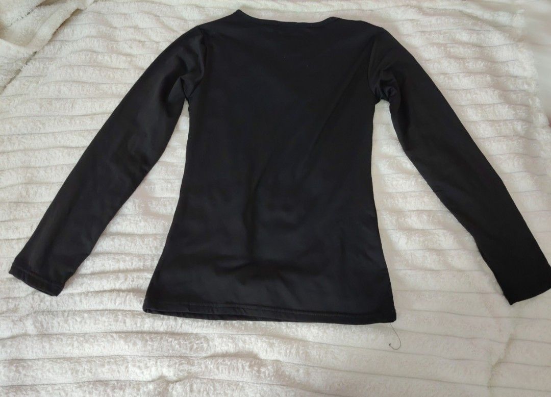 Black Long Sleeve Fleece-Lined Top (Category: Longsleeves) located in Mabalacat. Submitted by Jackikay.PreLoved (Listing ID 1468425071, Image 2). Description: - Color: Classic Black - Style: Basic long sleeve top with a round neckline and plain back - Lining: Soft fleece interior for extra warmth - Fit: Measures 14-15 inches waist - Versatility: Easy to match with any bottoms or layers - Season: Perfect for cold weather or air-conditioned rooms.