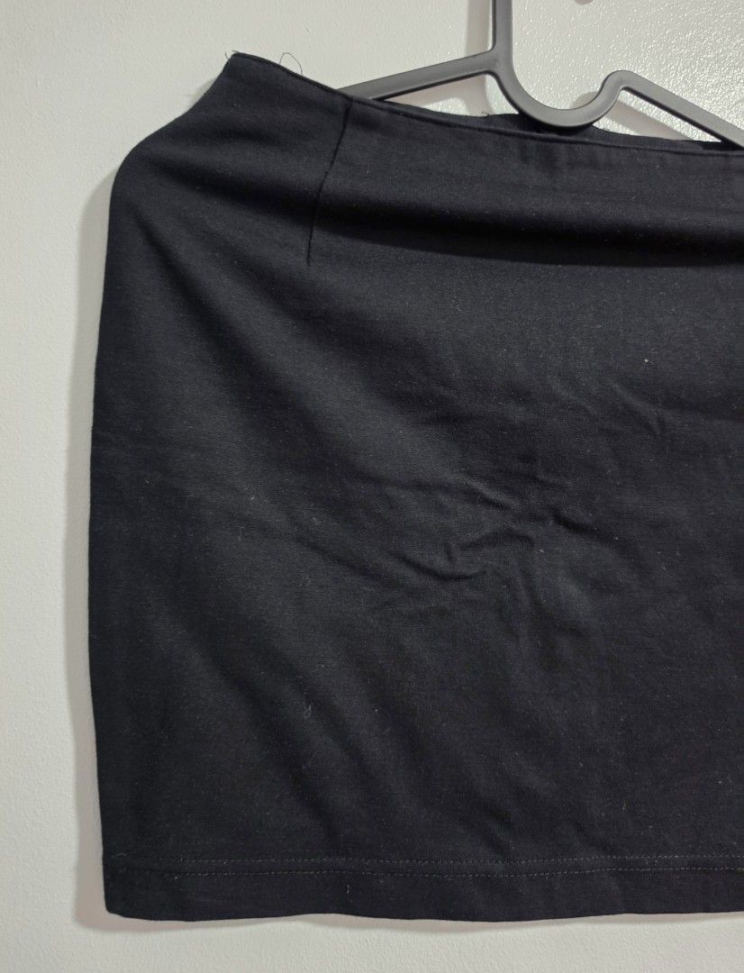 Black mini skirt with back zipper (Category: Skirts) located in Paranaque City. Submitted by franinnashop (Listing ID 1468361033, Image 2). Description: Declutter - Style: Simple black mini skirt with clean front and back design - Closure: Convenient back zipper - Measurements: Waist 24-25 inches, Length 14.5 inches - Color: Neutral solid black, easy to pair with any top - Occasion: Perfect for casual days or going out.