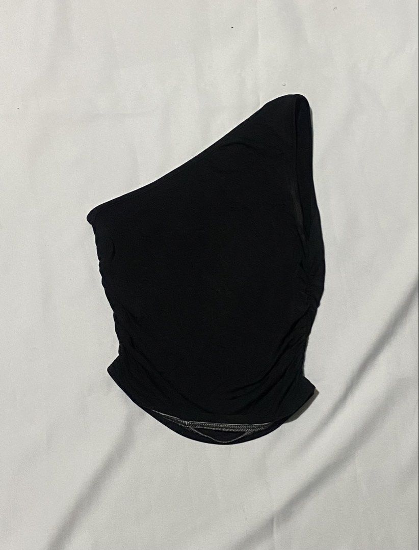 Black One Shoulder Top (Category: Sleeveless) located in Makati City. Submitted by weirdshopping (Listing ID 1468300119, Image 2). Description: Selling pre-loved clothes! DETAILS: ~ All items are in good condition. - BRANDED - All clothes are sanitized before delivery. ~ Mode of Payment: Cash & Gcash - Available for delivery c/o by costumer: Lalamove, Grab, Angkas ~ Location: Guadalupe Viejo, Makati ~ FOR meet up, pick up, & delivery! (Delivery f