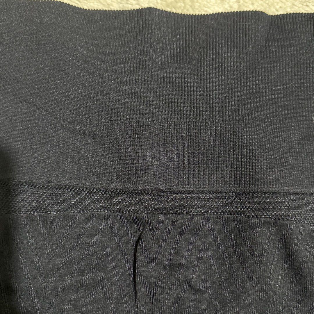 Black Patterned High-Waisted Full-Length Leggings (Category: Activewear) located in Pasay City. Submitted by bellita_05 (Listing ID 1468459144, Image 3). Description: .